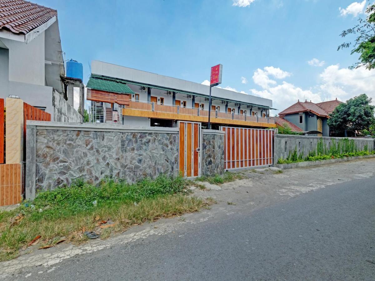 Oyo 90325 Pondok Dnayu Syariah Jarakan Esterno foto