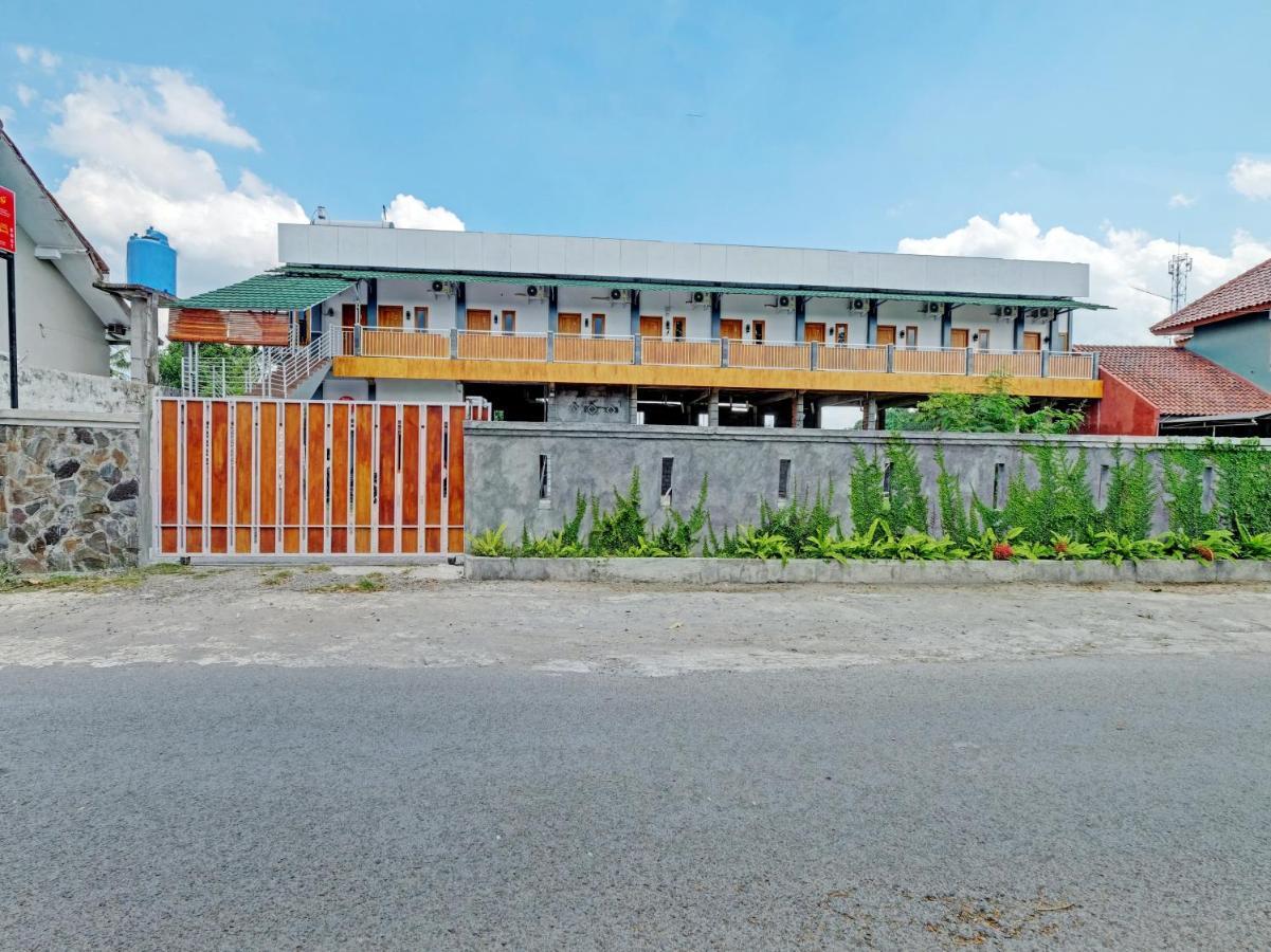 Oyo 90325 Pondok Dnayu Syariah Jarakan Esterno foto